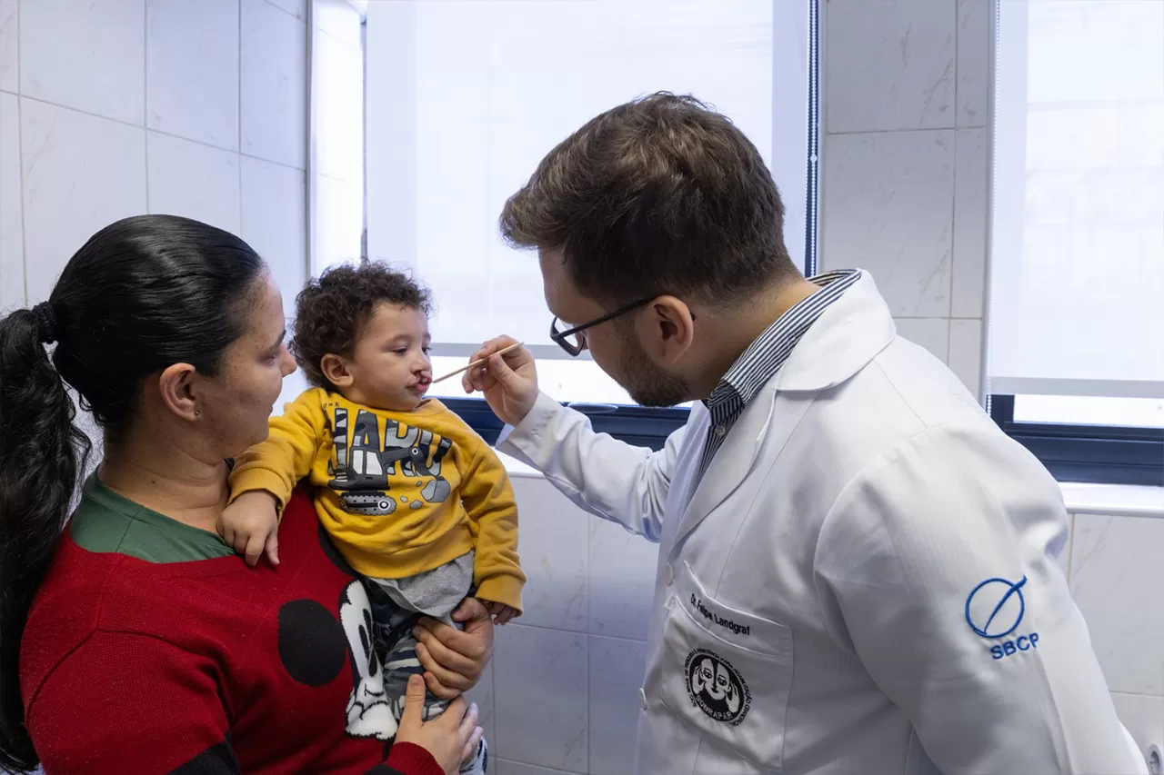 O choro excessivo pode afetar os pontos do palato? Veja dicas de pós operatório da fissura labiopalatina.